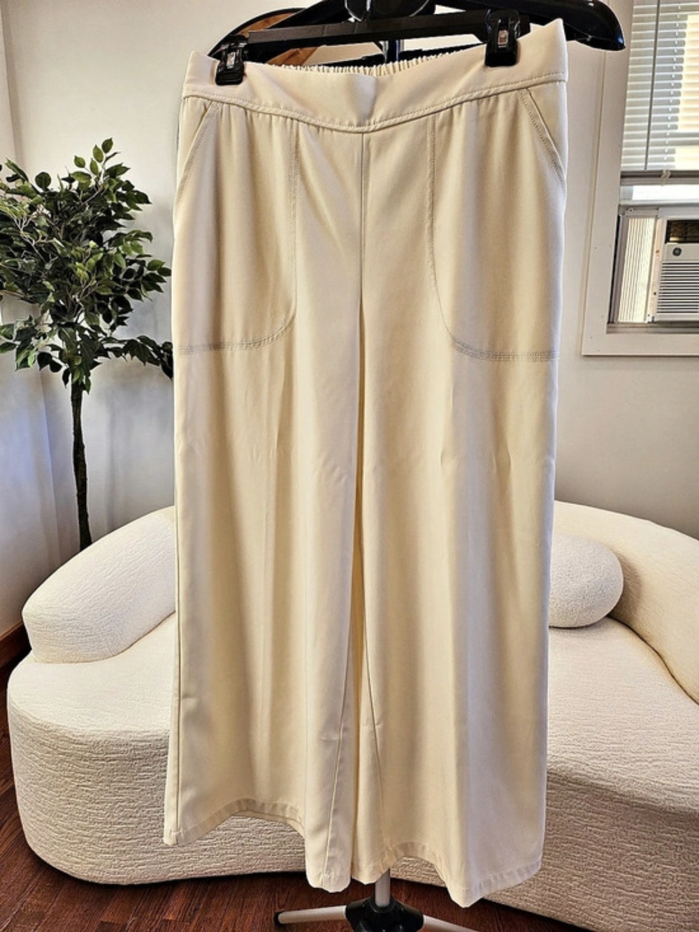 Max Studio Wide Leg Pants in Cream Size Large